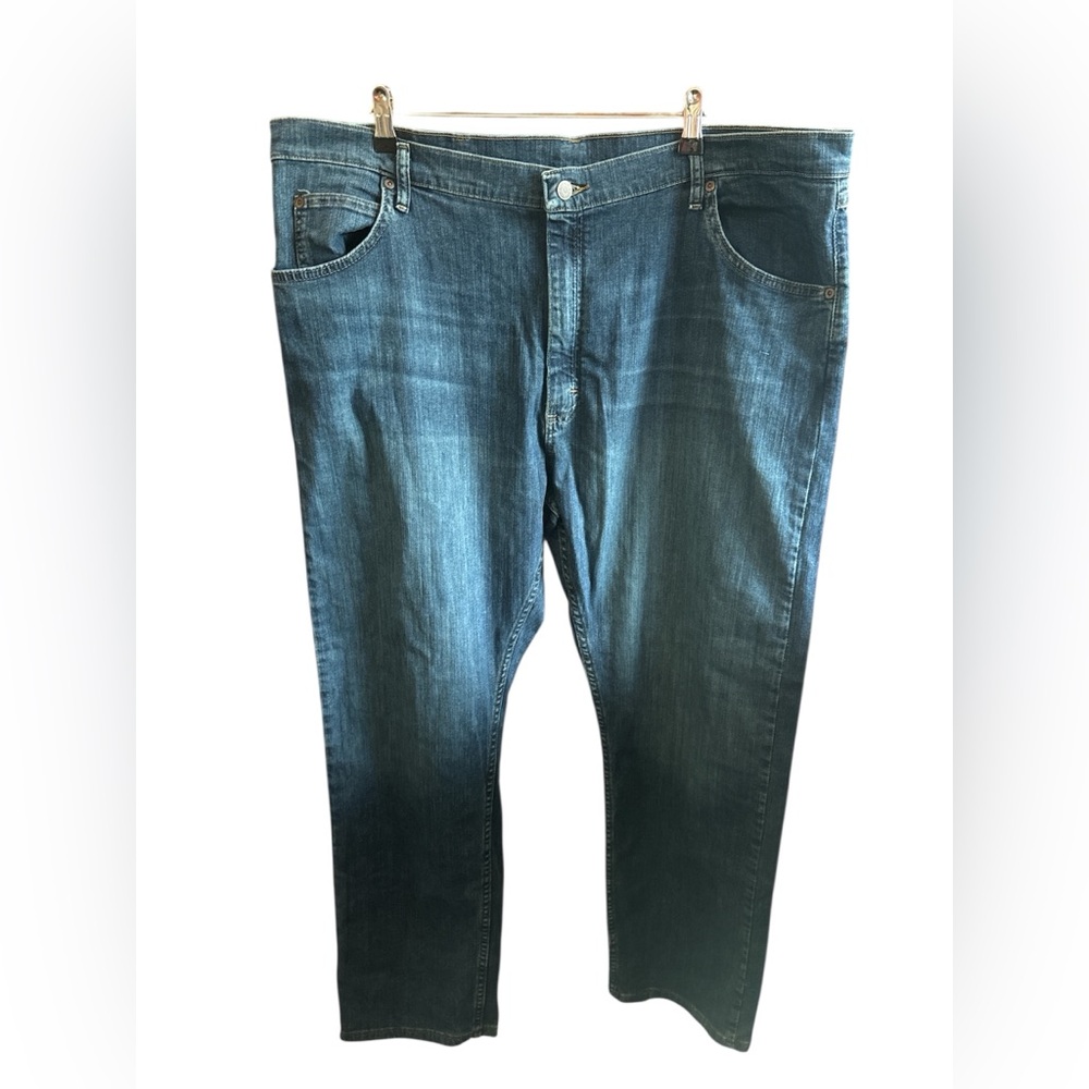 Wrangler Men's Size 42W X 30L Classic Blue Straight Jeans Casual Every Day Pants
